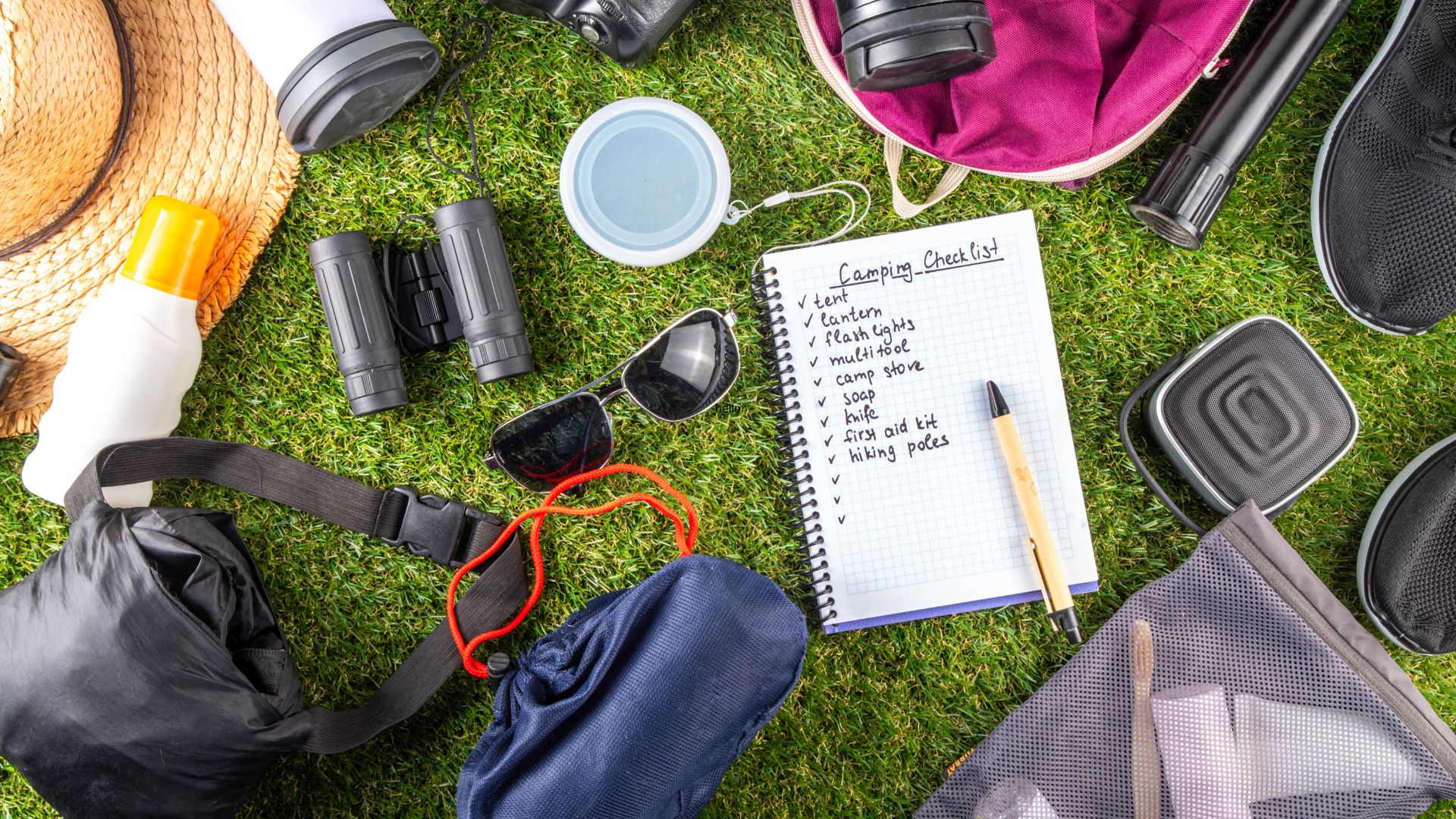 que-lleva-en-la-maleta-un-monitor-de-campamento-en-USA